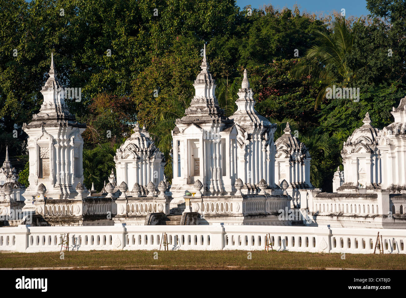 Weiß getünchte Gräber, königlichen Friedhof, Wat Suan Dok, Chiang Mai, Nord-Thailand, Thailand, Asien Stockfoto