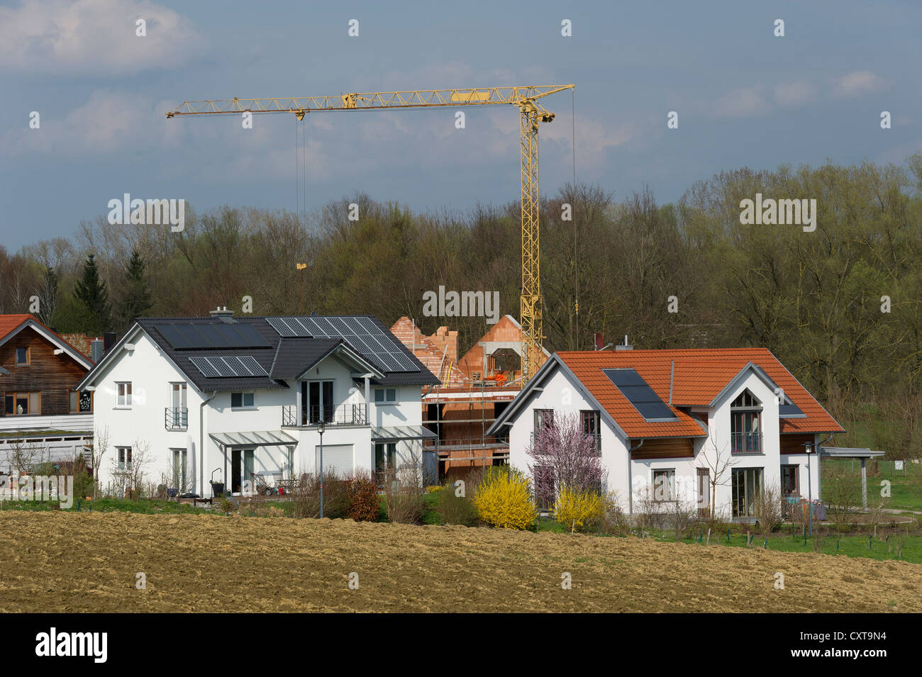 Einfamilienhäuser und Doppelhäuser in einem Neubaugebiet, Oberneuching Ottenhofen, Bayern, Oberbayern Stockfoto