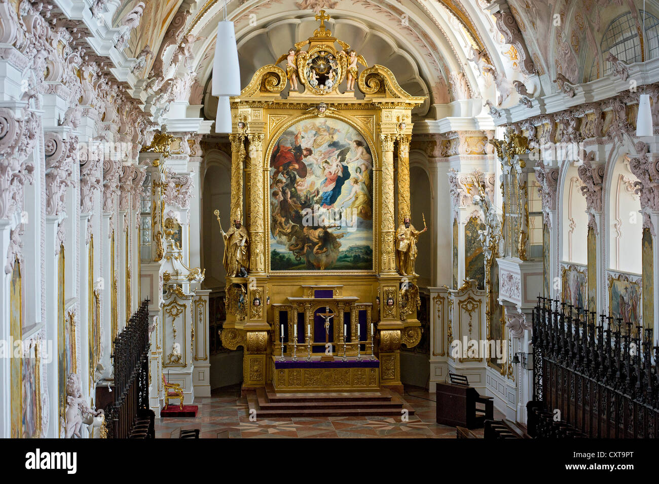 Altar mit einem barocken Gemälde der apokalyptischen Frau von Paul Rubens als eine Kopie von Emil Böhm, Dom St. Marien und St.. Stockfoto