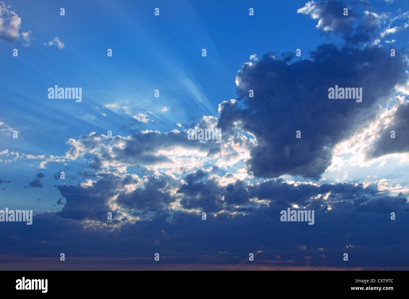 Beleuchtete Wolken Stockfoto