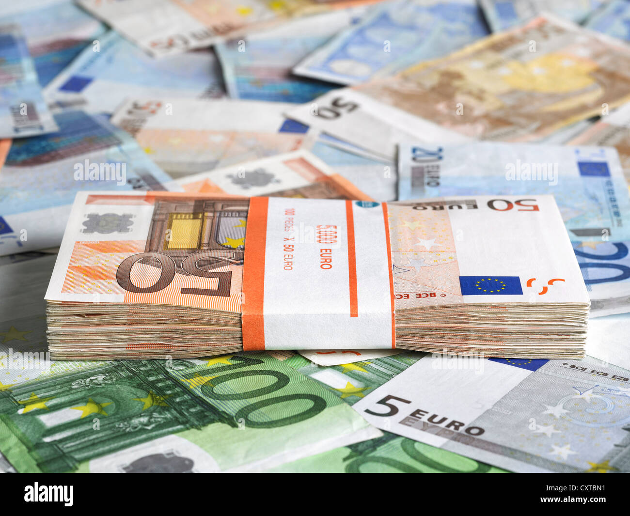 200 Euro-Banknote, zehn Euro-Banknote, hundert-Euro-Banknote, fünf-Euro-Banknote, 50 Euro-Banknote, Studioaufnahme, Stockfoto