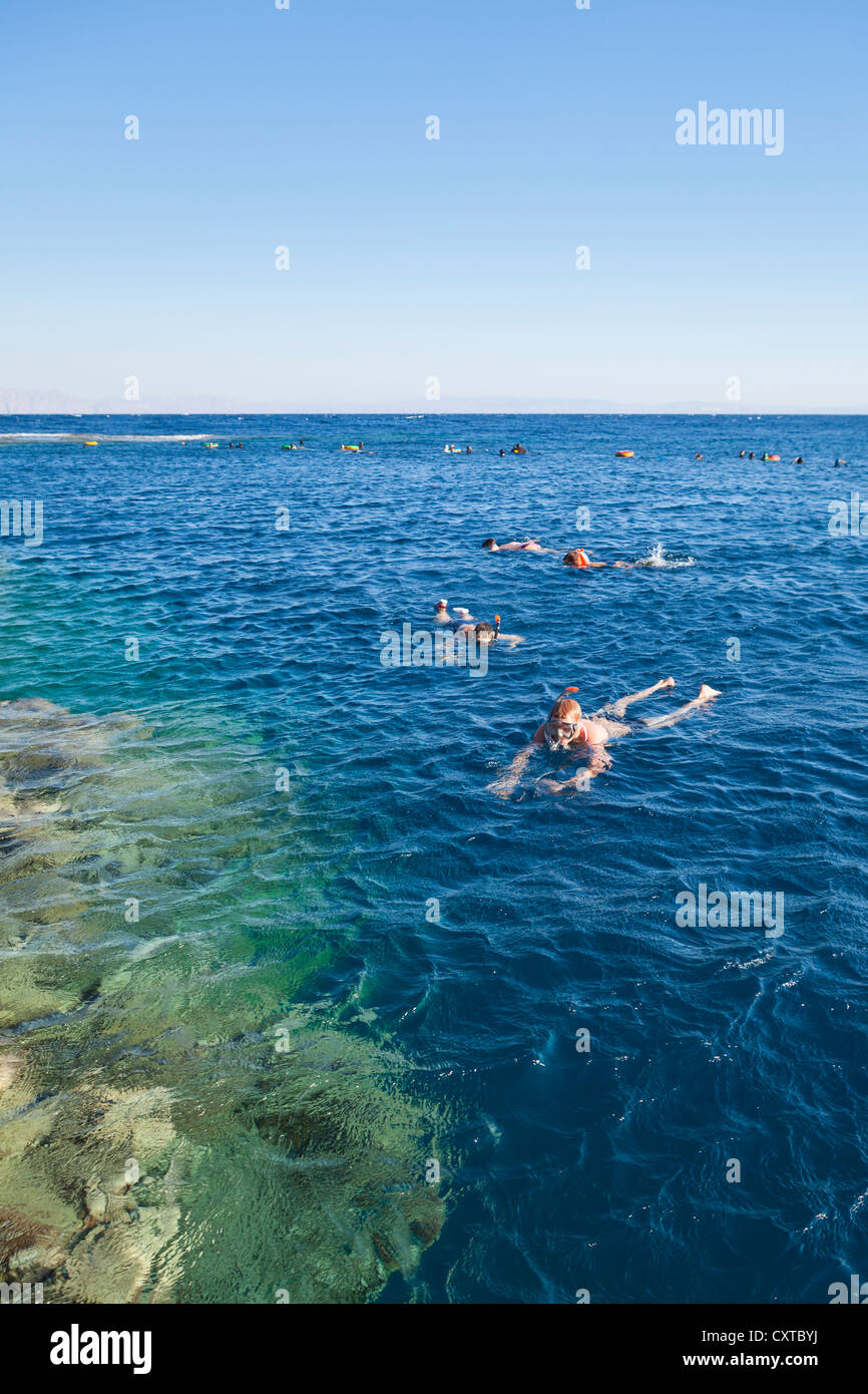 Schnorchler am Tauchplatz Blue Hole in Dahab, Sinai, Ägypten Stockfoto