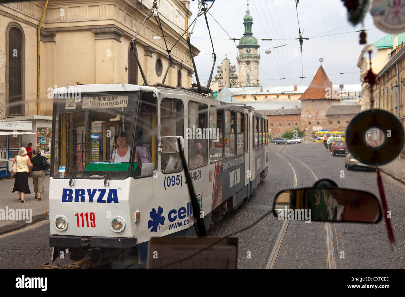 Elektrische Straßenbahn, Kabel und Bahn im Stadtzentrum, L'viv, Ukraine Stockfoto