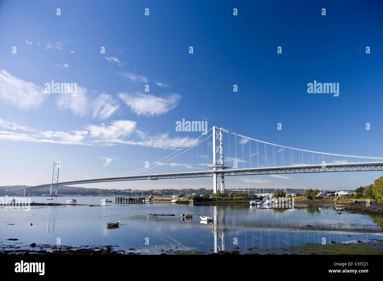 Die Forth Road Bridge von North Queensferry Fife Schottland gesehen. Stockfoto