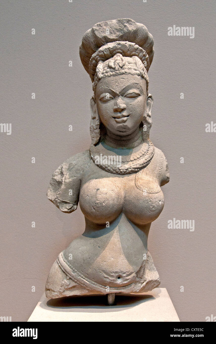 Büste einer weiblichen Gottheit 8. – 9. Jahrhundert Indien Madhya Pradesh Gwalio Stein 47 cm Stockfoto