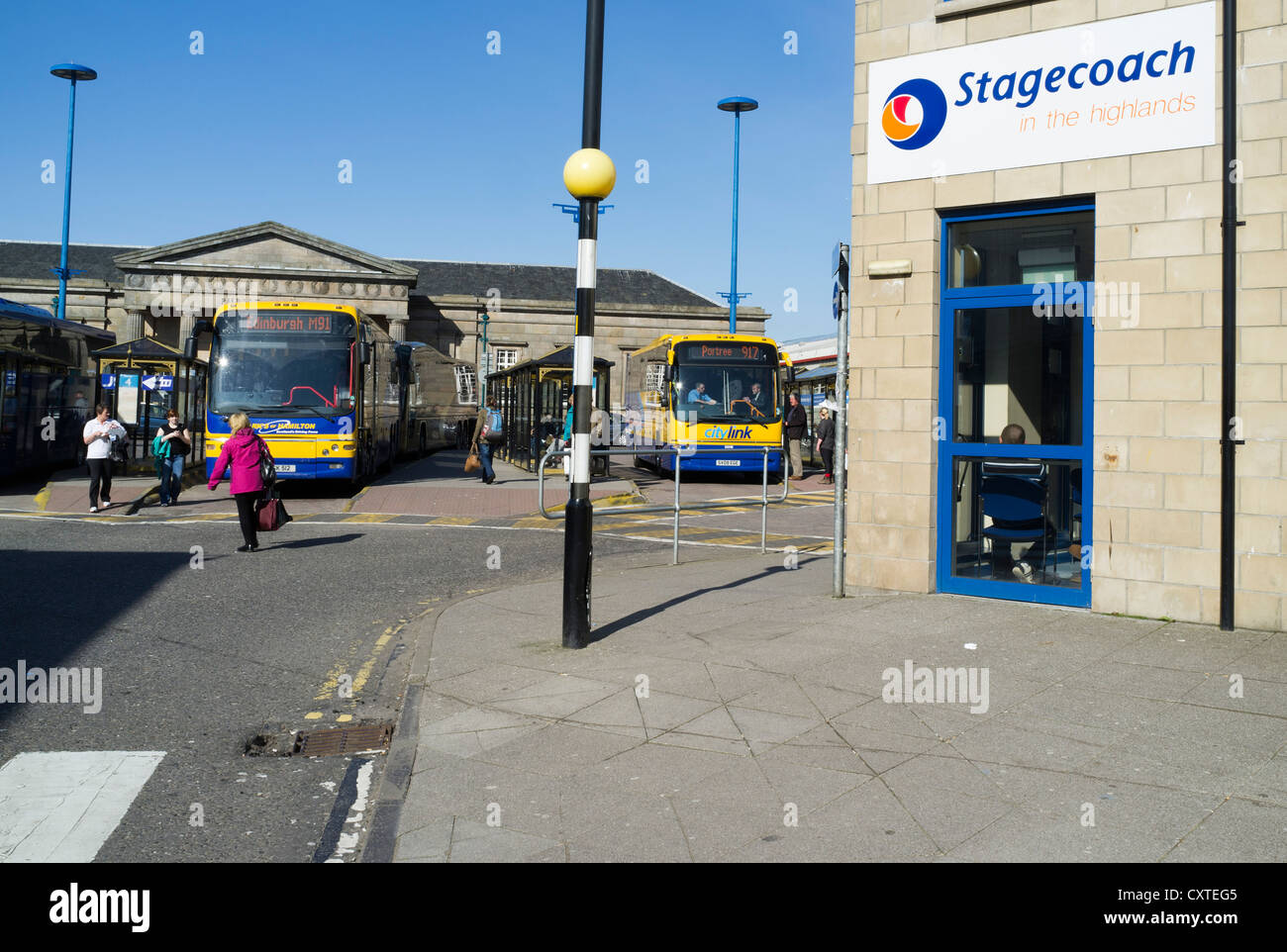 dh INVERNESS INVERNESSSHIRE Inverness Busbahnhof Stagecoach Highland Büros und Citylink Buses uk Terminal schottland Stockfoto