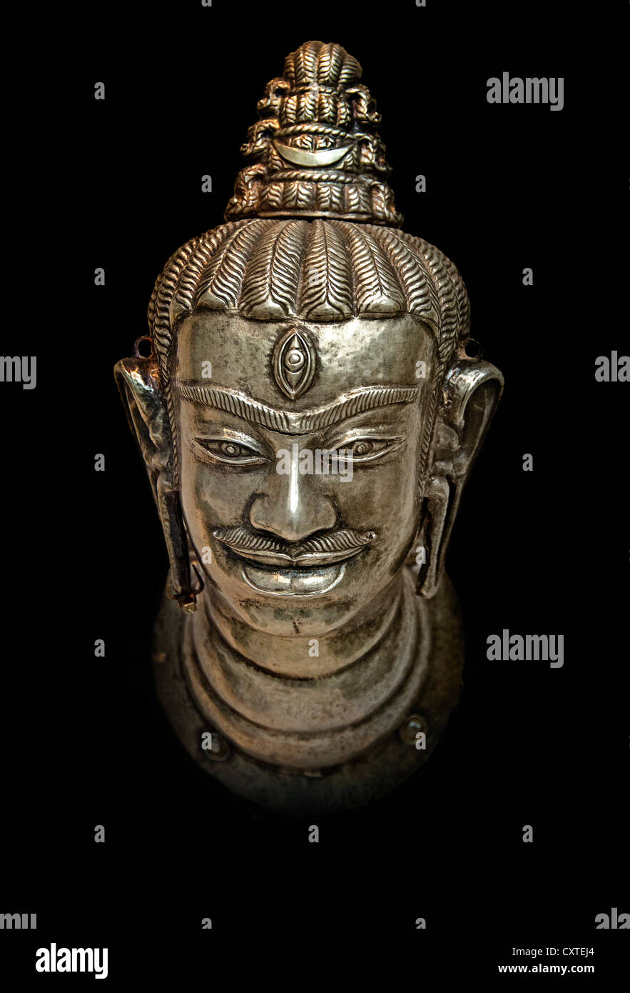 Head of Shiva Lingakosha 9. – 10. Jahrhundert Vietnam Champa Quang Nam Provinz Gold und Silber Repoussé 17 cm Vietnamesisch Stockfoto