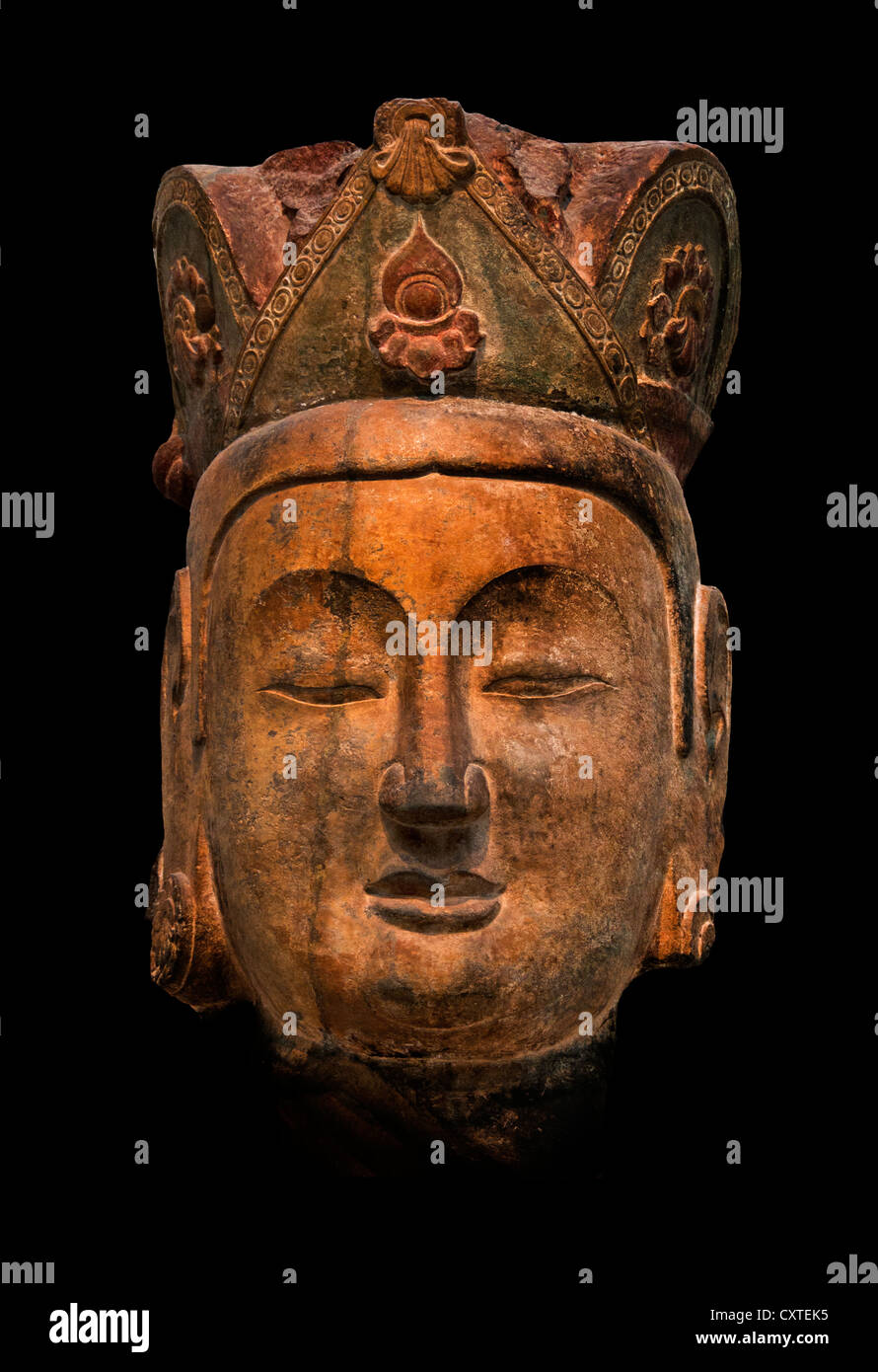 Kopf aus einer Attendant Bodhisattva nördlichen Qi-Dynastie ca. 550 – 60 China Kalkstein mit Pigment 45 cm Chinesisch Stockfoto