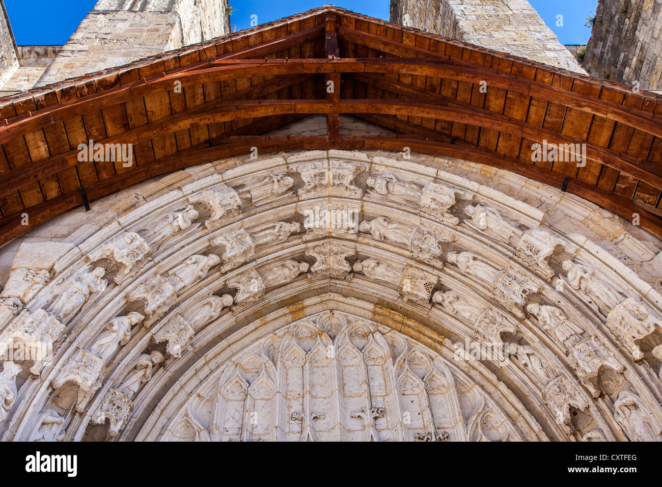 Tür-Detail von Kondom Kathedrale, Gers, Gascogne, Frankreich Stockfoto