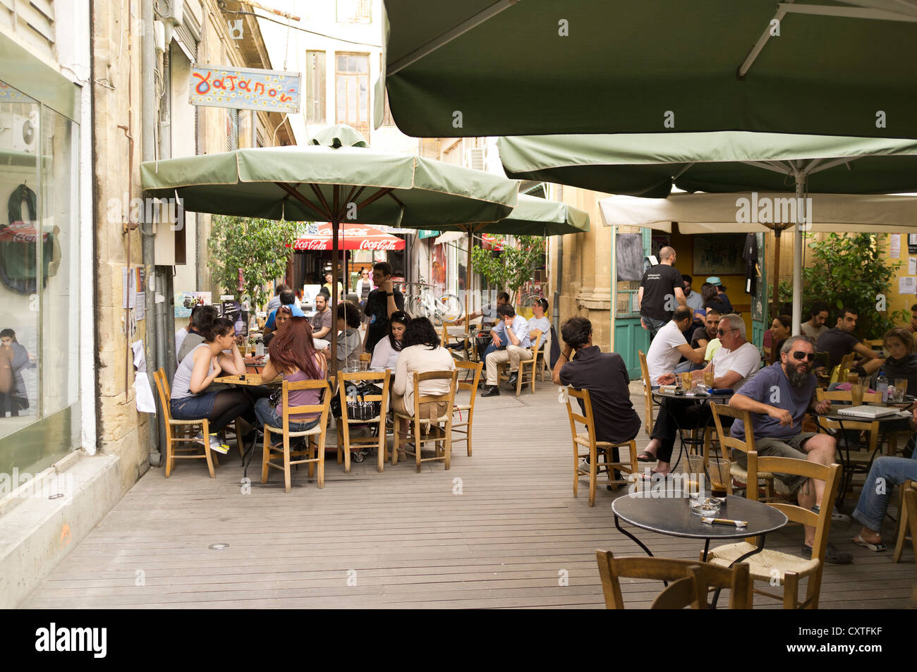dh Phaneromeni Platz NICOSIA ZYPERN Open Area Straßencafés in der Altstadt Süden Nicosia Straßen Menschen Tavernen Café Taverna Stockfoto