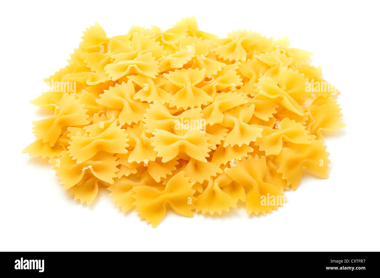 Farfalle auf weißem Hintergrund Stockfoto