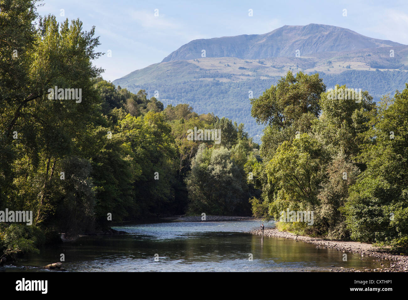 Fluss Gave de Pau in der Nähe von Lourdes Hautes Pyrenäen, Frankreich Stockfoto