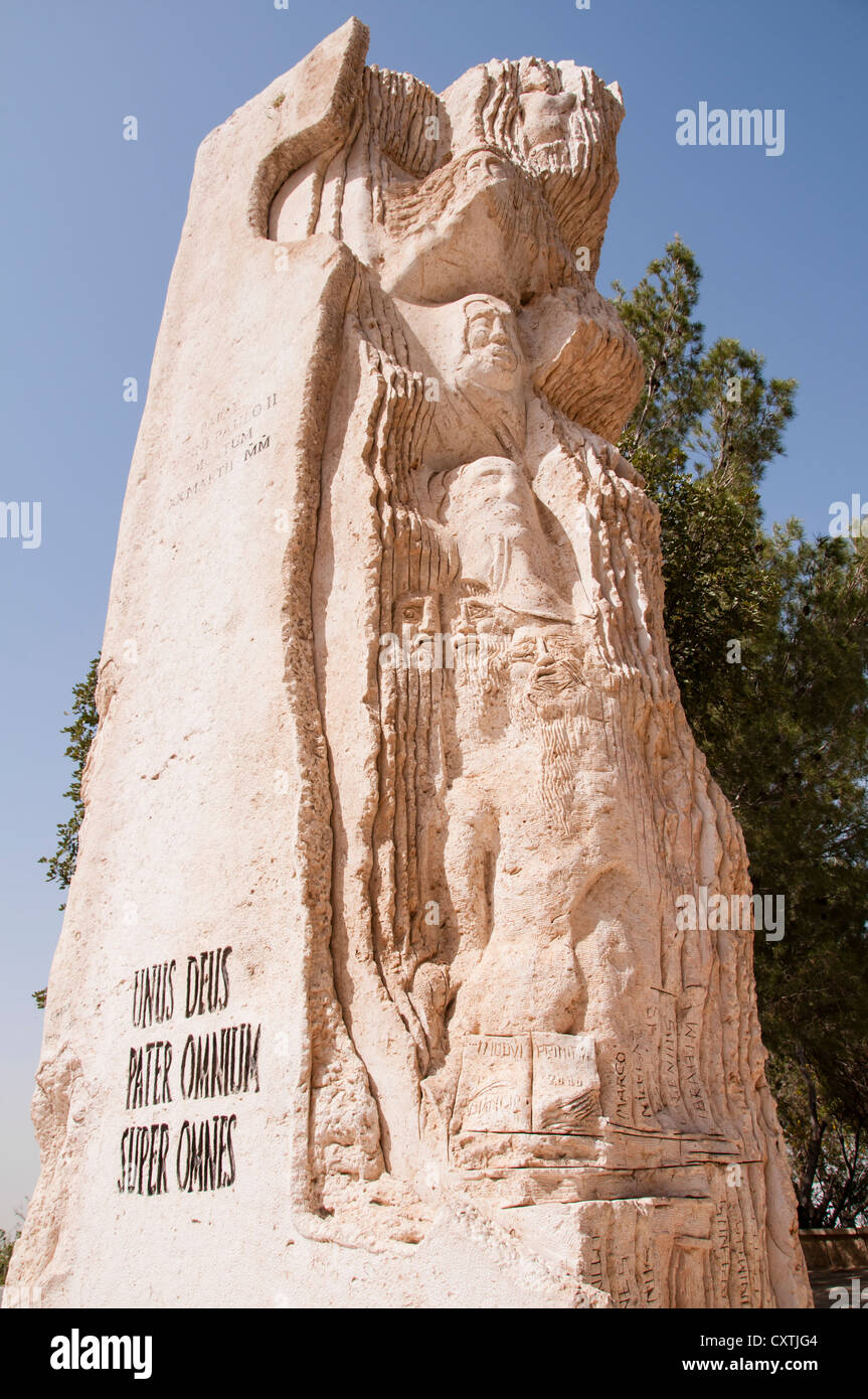 Skulptur zum Gedenken an den Besuch von Papst Johannes Paul II zum Berg Nebo, Jordan, März 2000 Stockfoto