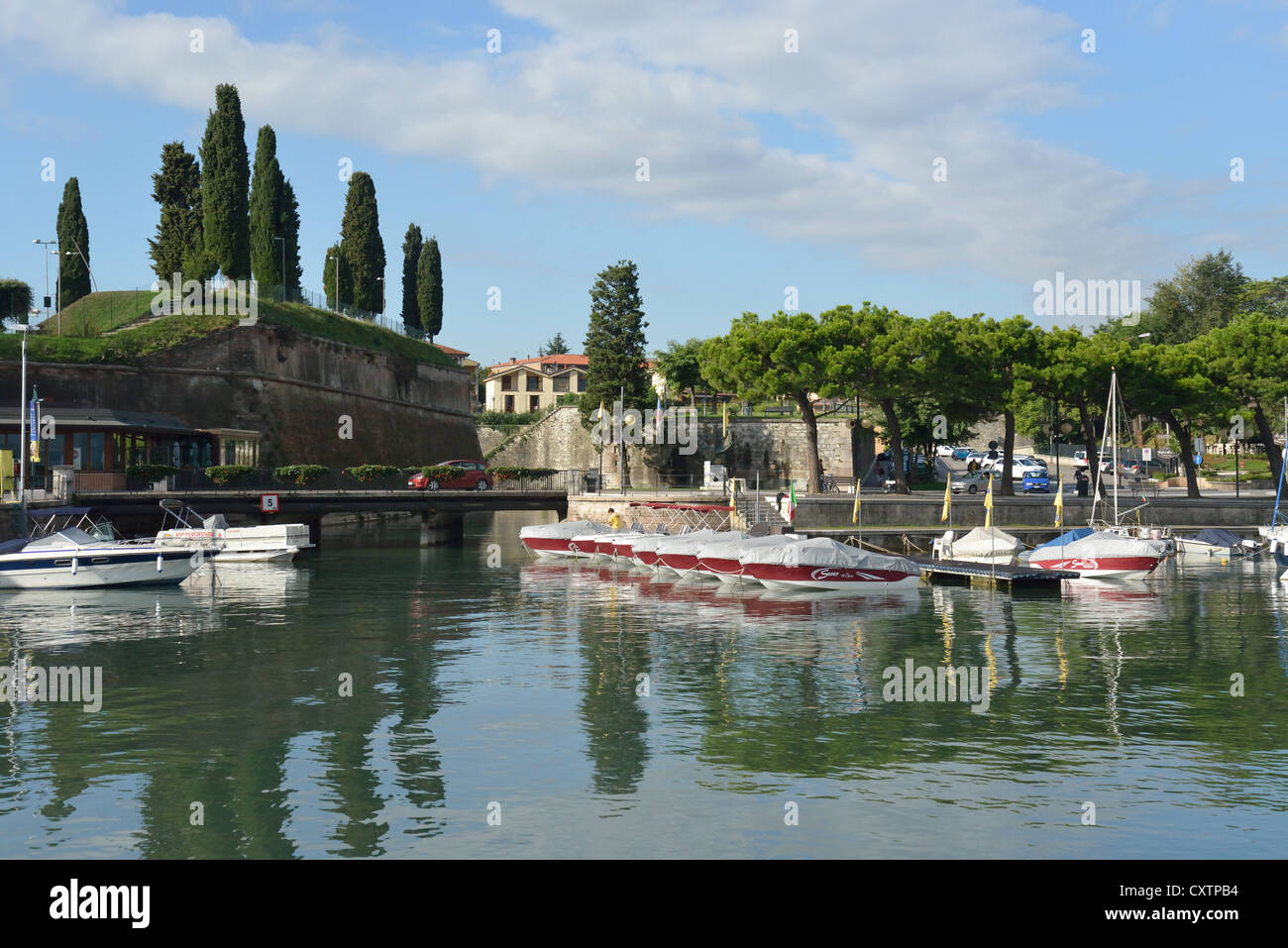 Am Seeufer in Peschiera del Garda, Gardasee, Provinz Verona, Veneto Region, Italien Stockfoto