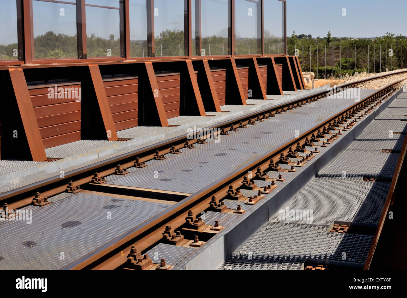 Eisenbahnbrücke mit Corten Stahl gebaut Stockfoto