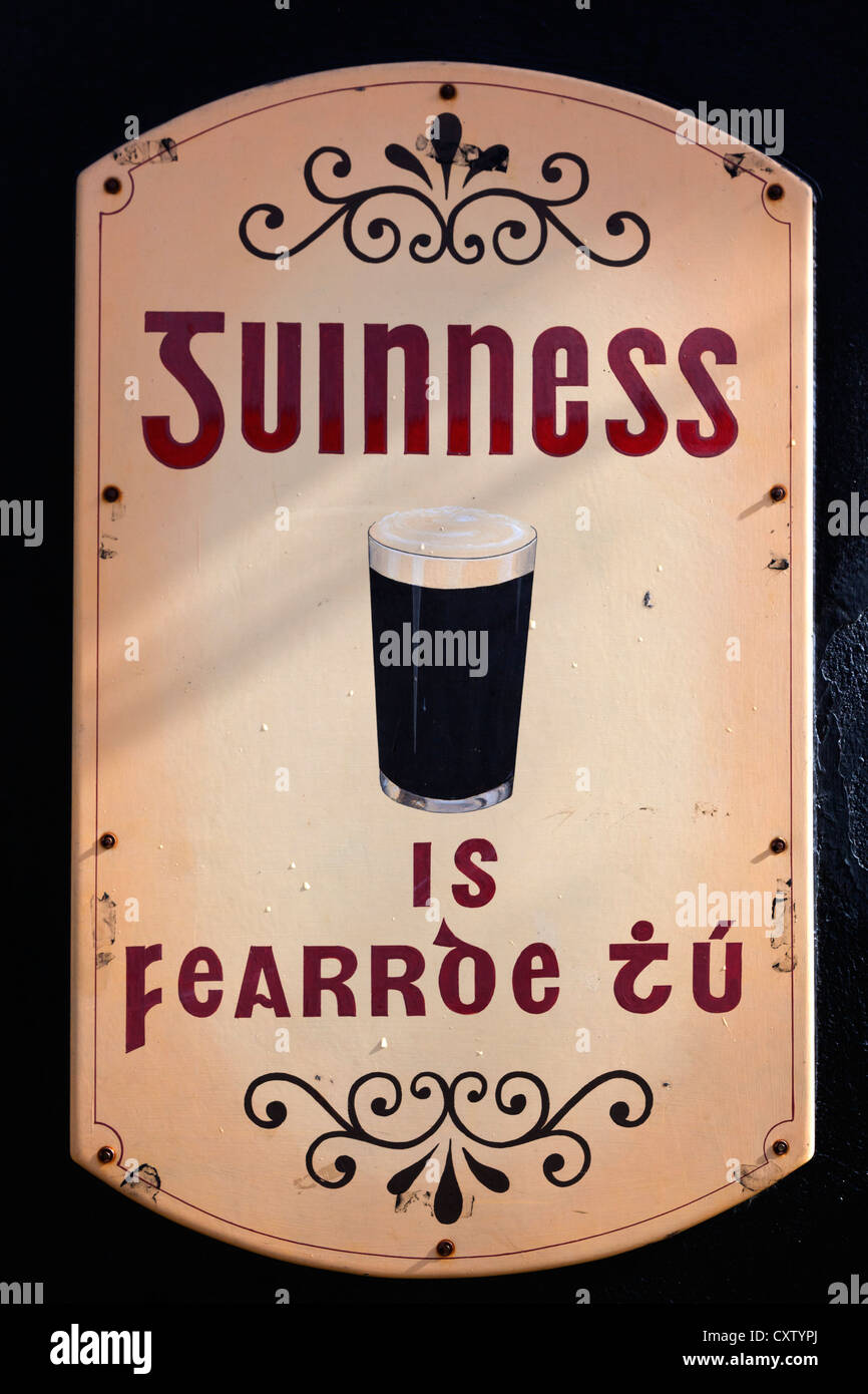 Melden Sie auf Irisch für Guinness stout. Der Slogan übersetzt als Sie sind desto besser für Guinness oder Guinness ist gut für Sie. Stockfoto
