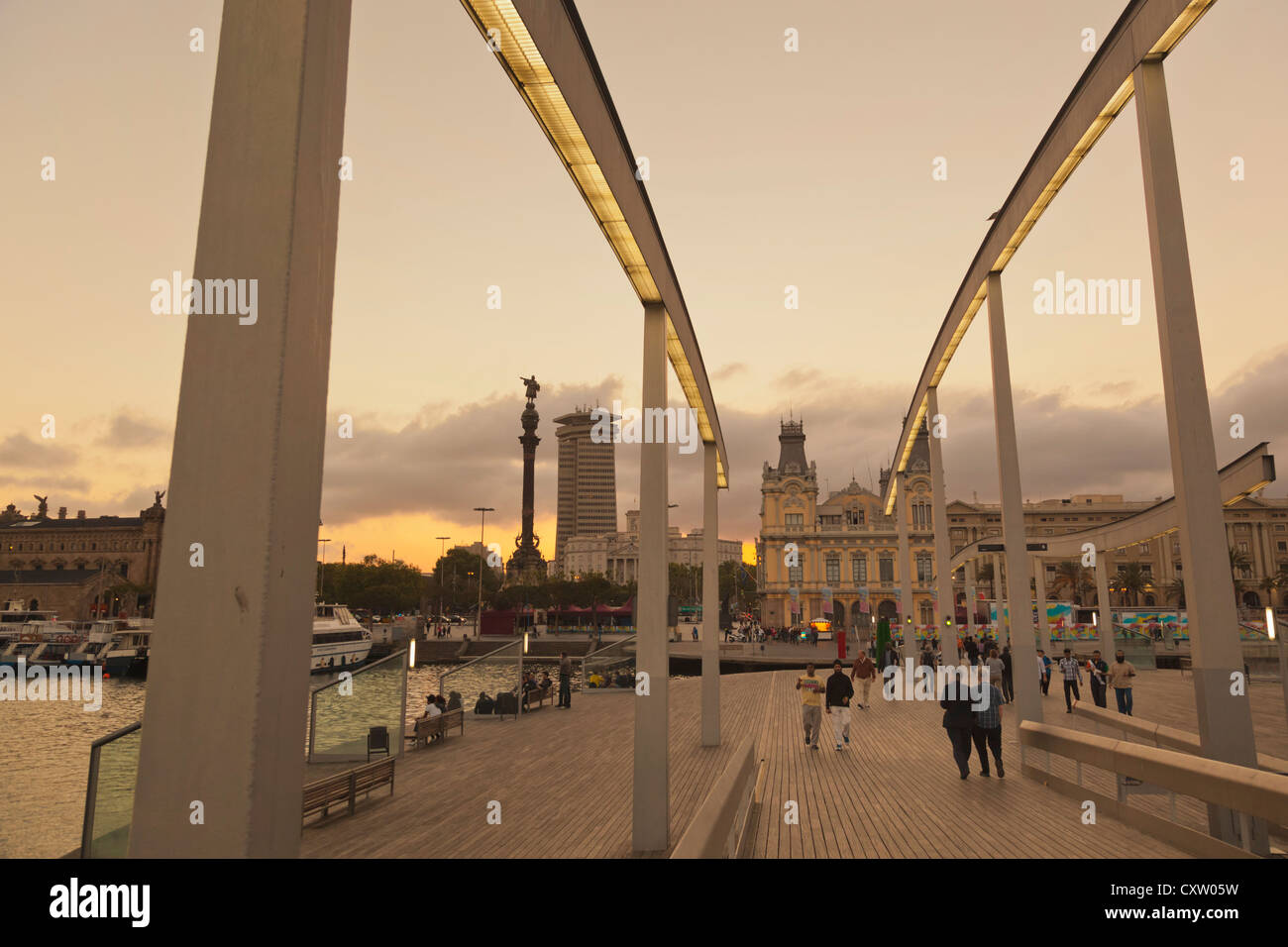 Barcelona, Spanien. Uferpromenade von Rambla de Mar gesehen. Stockfoto