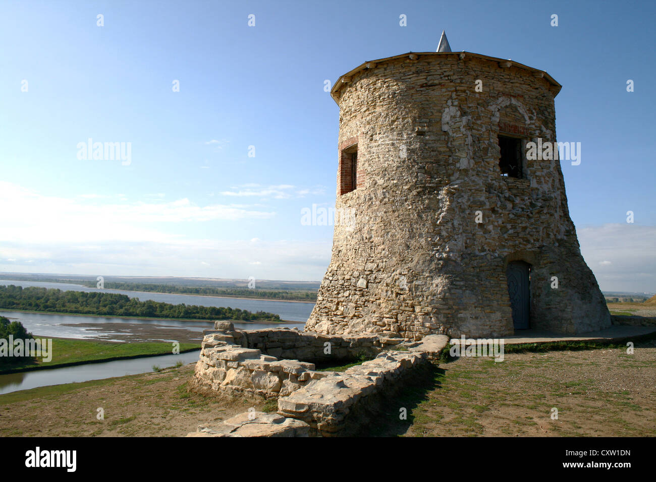 Turm einer alten Festung (des Teufels Stadt) auf einem hohen Hügel, Elabuga, Russland Stockfoto
