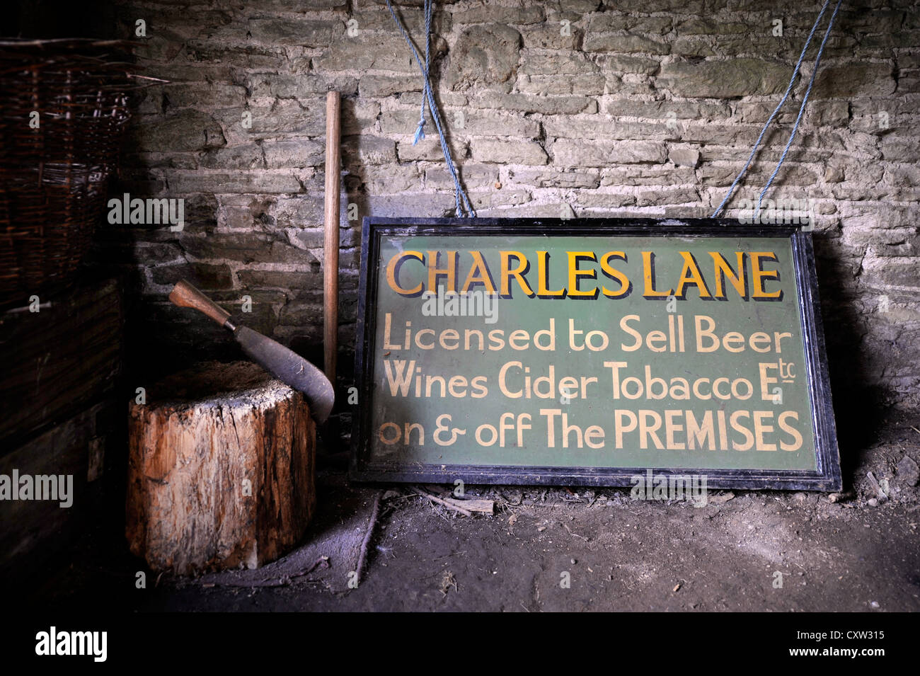 Rück. Der Verkauf von The Sun Inn in Leintwardine, Herefordshire, die nach dem Tod des Inhabers Florenz Lane im Juni 2009 - ein altes Stockfoto