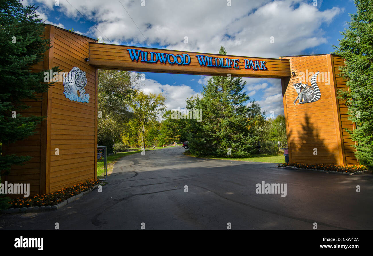 Eingang zum Wildwood Wildlife Park Zoo Northwoods in Minocqua, Wisconsin Stockfoto