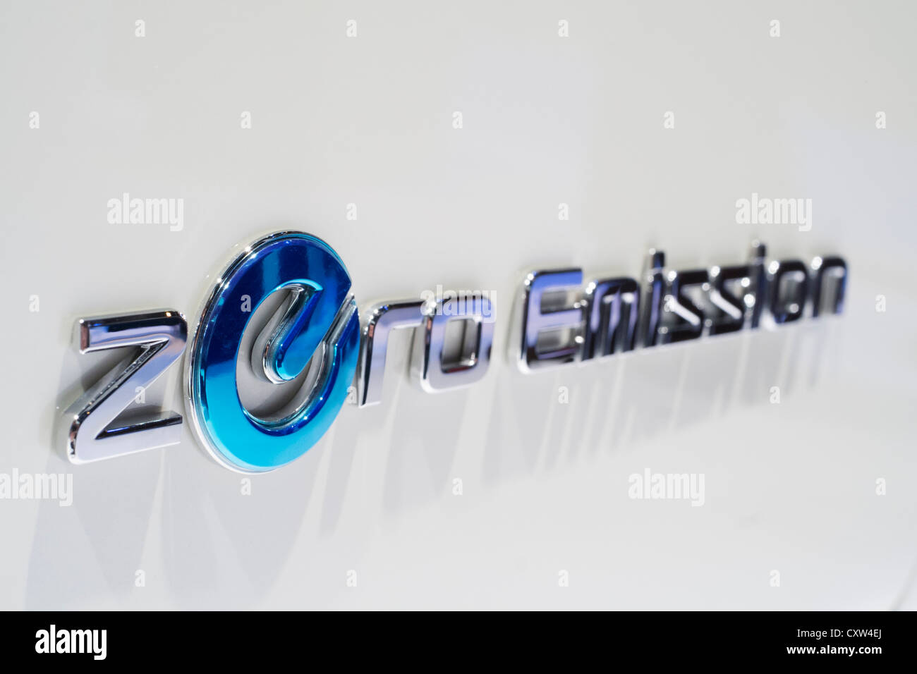 Nissan zero emission минивэн