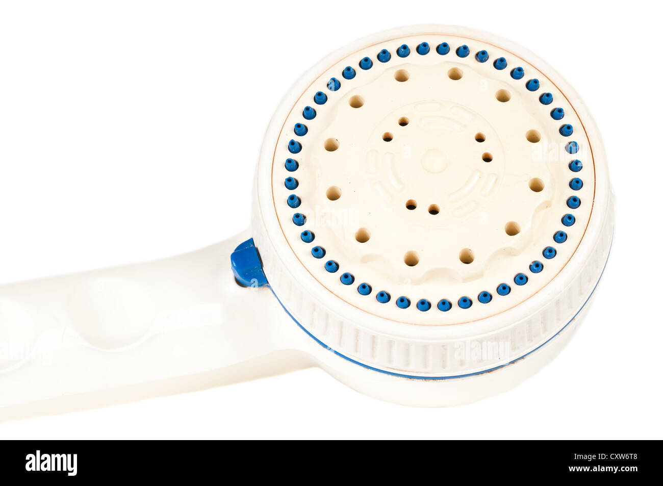 Alten, schmutzigen Beige Duschkopf über einen weißen Hintergrund Stockfoto