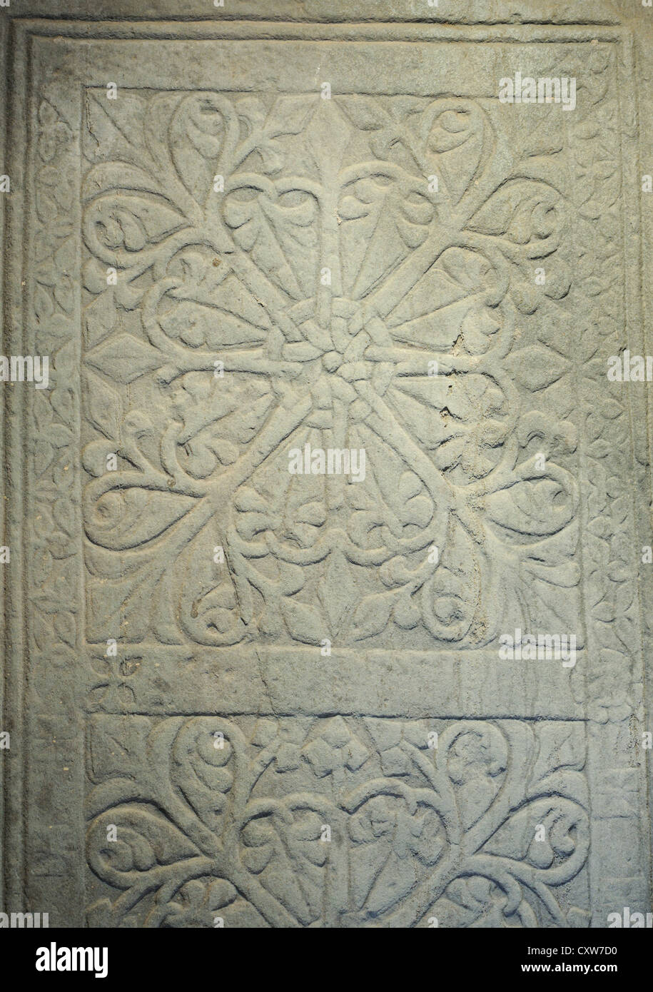Keltische Muster geschnitzt. Keil-Kirche, Lochaline, Morvern, Argyll, Schottland, Großbritannien. Stockfoto