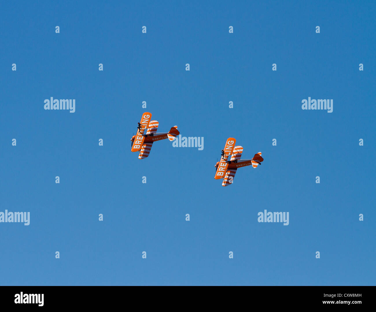 Breitling Wingwalkers Display Team führen auf Doppeldecker auf der Grand Pier Air Show in Weston-super-Mare auf Dienstag, 24. Juli 2012 Stockfoto