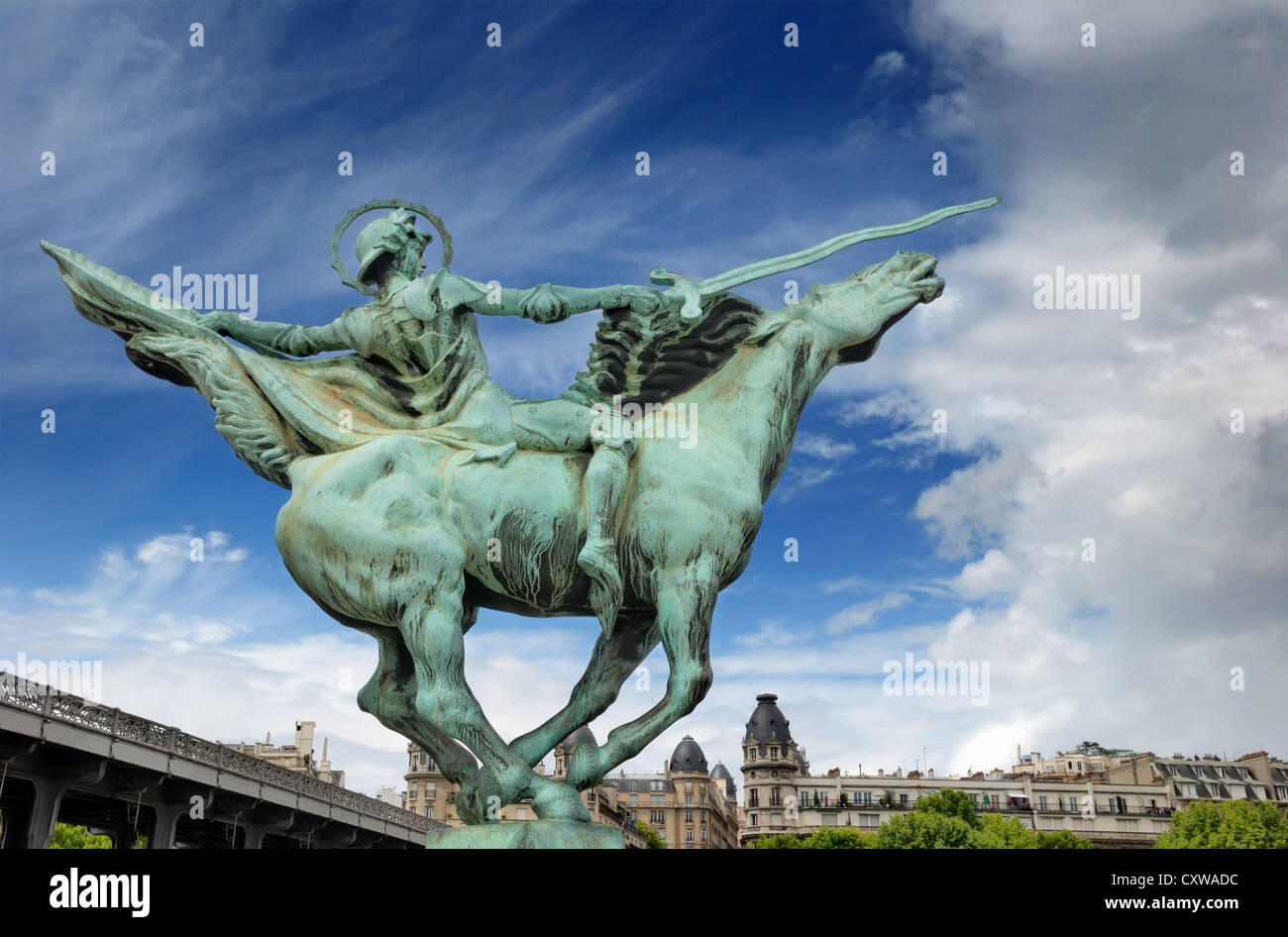 Die Statue "La France Renaissante" von Holger Wederkinch Brücke auf Pont de Bir-Hakeim in Paris, Frankreich. Stockfoto