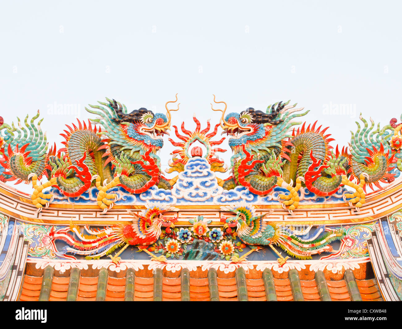 Die chinesischen Drachen-Statue auf dem Dach Stockfoto