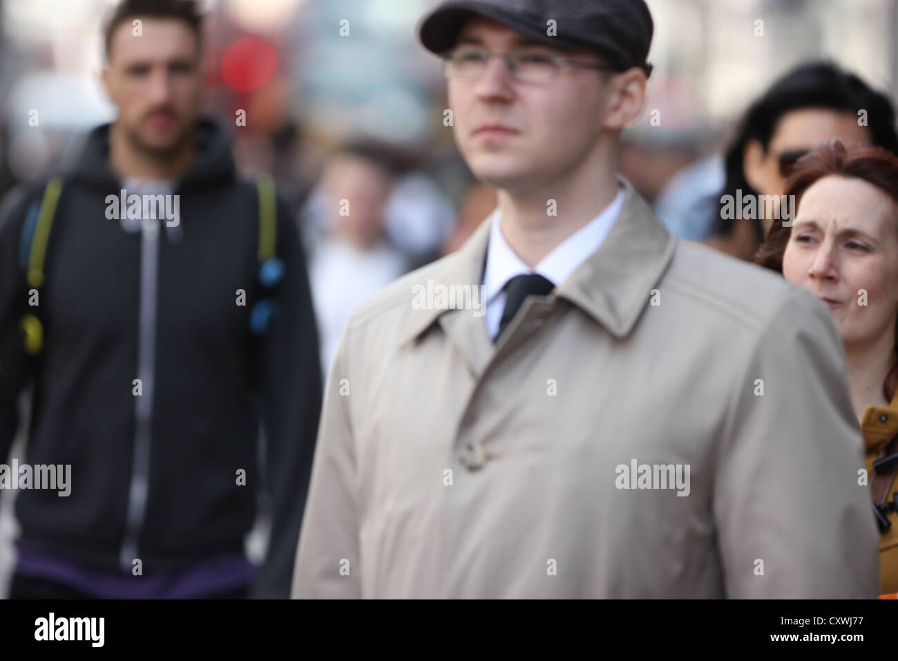 Menschen auf einer belebten Straße in Englands Hauptstadt London, Fußgänger, Oxford Street, England, Vereinigtes Königreich, Photoarkive Stockfoto