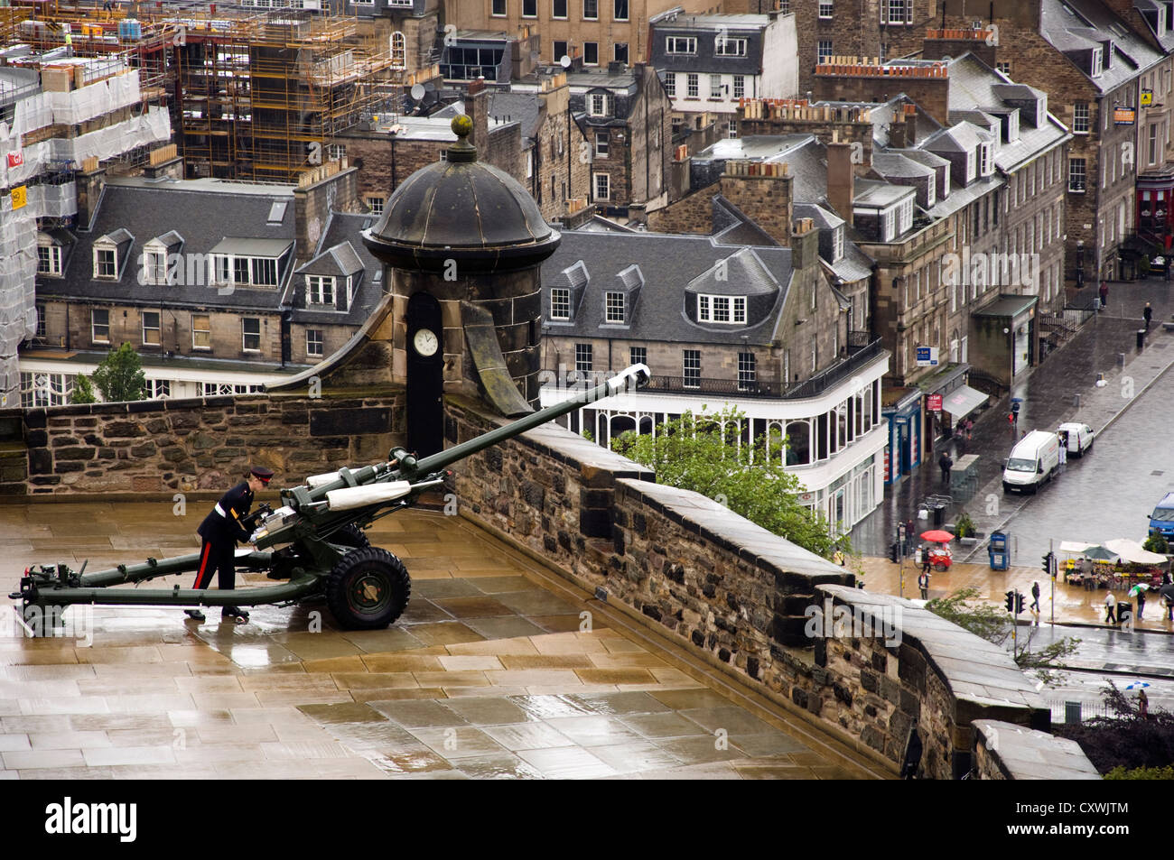 01:00 Gewehr geladen, Edinburgh Castle Stockfoto