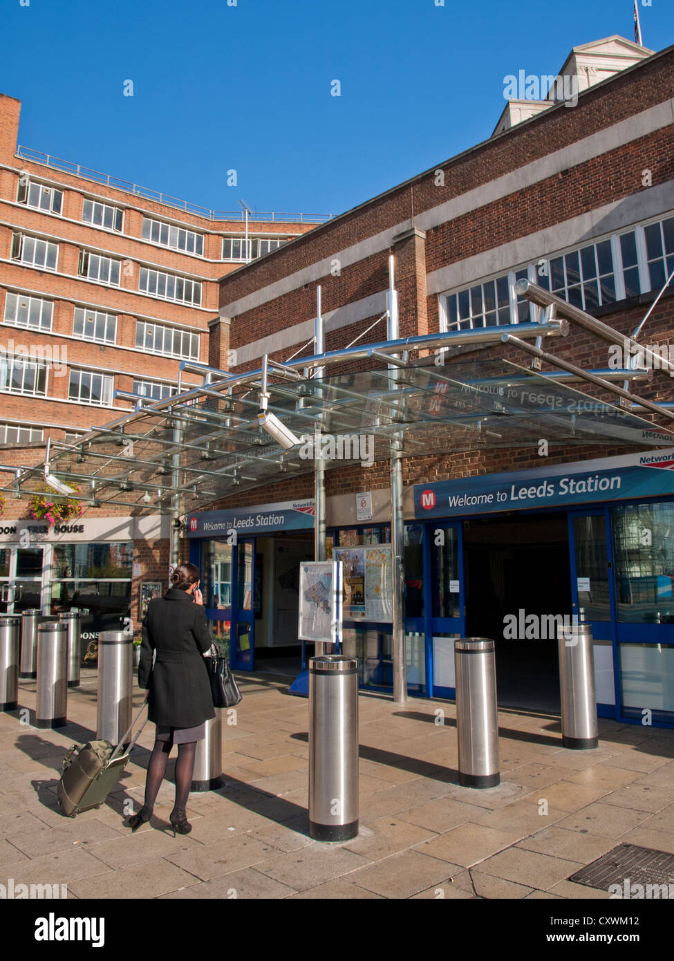 Eingang zur Leeds City-Station, die Hauptstrecke Bahnhof dient das Stadtzentrum von Leeds. Stockfoto