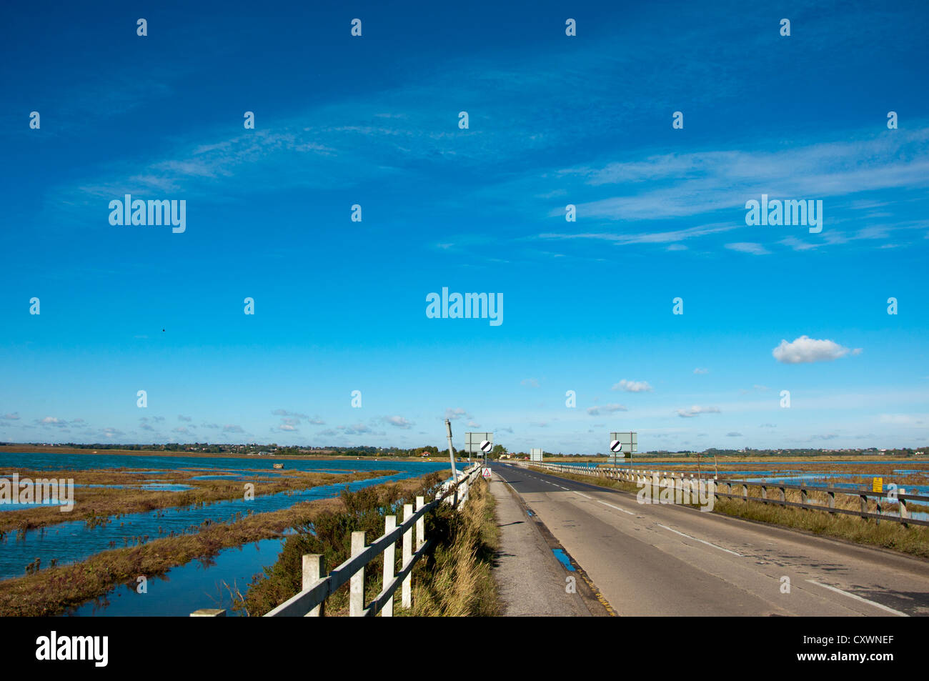Der Strood Causeway Mersea Island B1025 Stockfoto