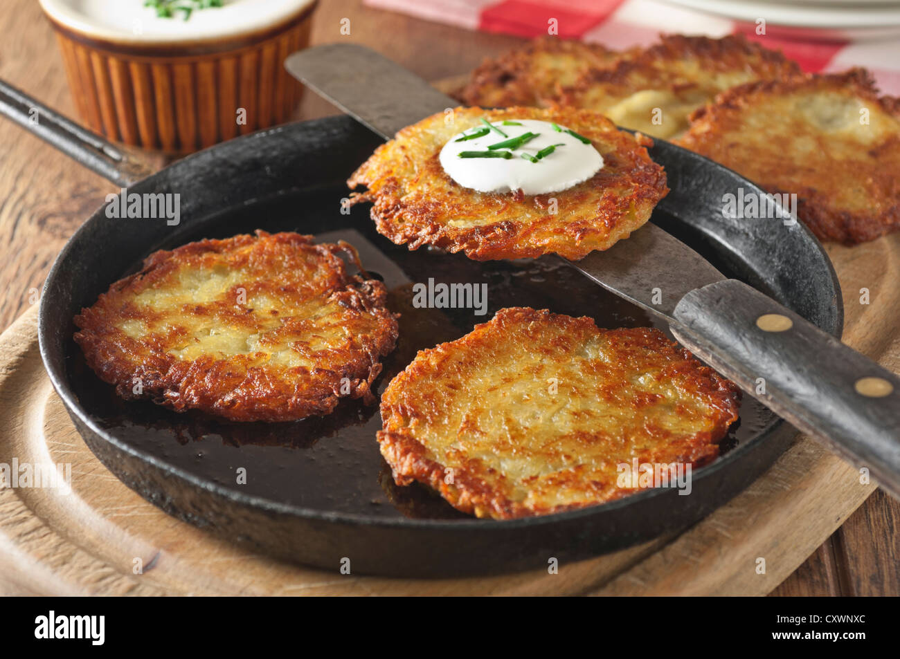 Latkes Fried Kartoffelpuffer Stockfoto