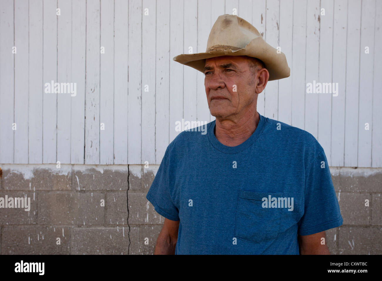 Landwirt tragen Cowboyhut im freien Stockfoto