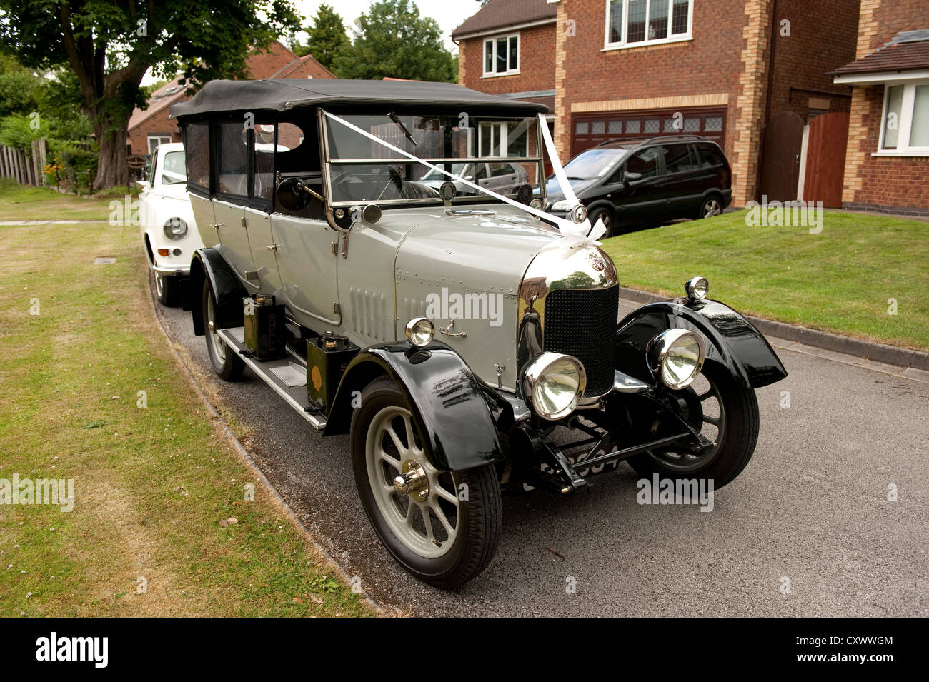 Klassische Oldtimer Hochzeitsauto Stockfoto