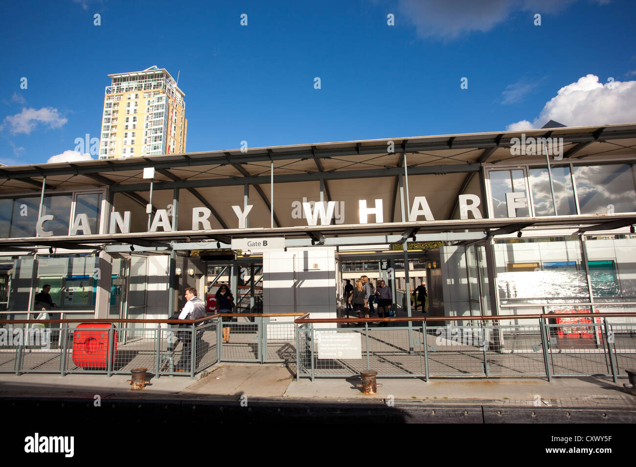 Canary Wharf Pier, London River Bus Services, Themse, Isle of Dogs, London, England, United Kingdom Stockfoto
