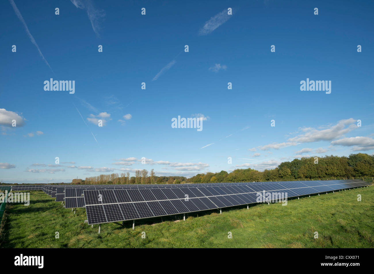 Solar-Panels auf der Parkmauer Farm, Westonzoyland Road, Bridgewater installiert wird Stockfoto