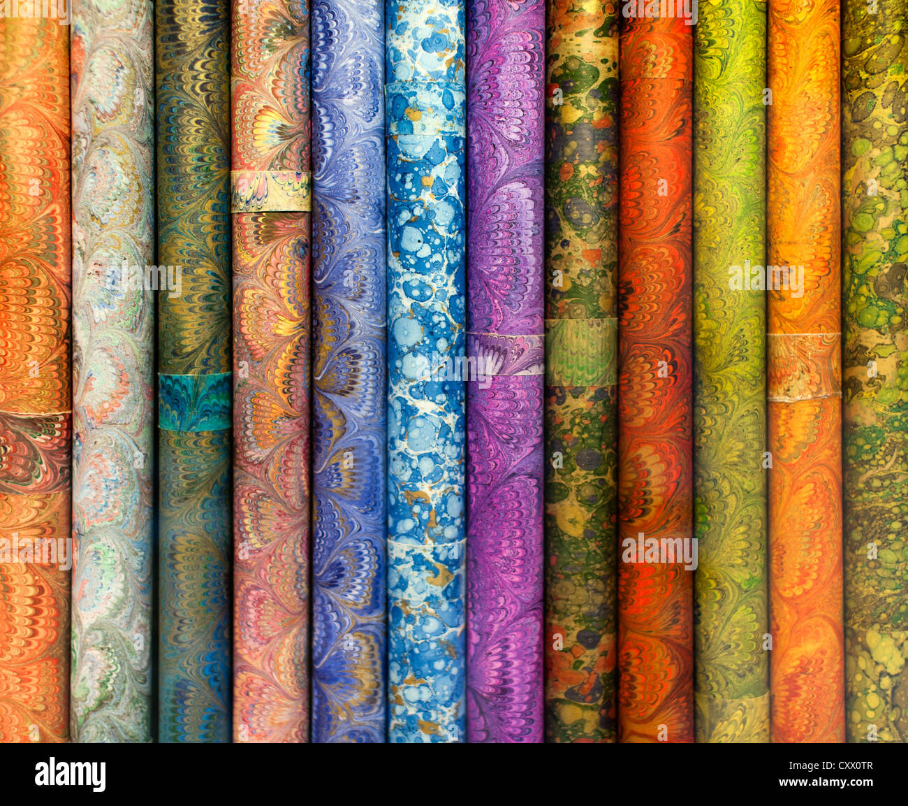 Rollen Geschenkpapier, schön texturiert farbigen Hintergrund Stockfoto