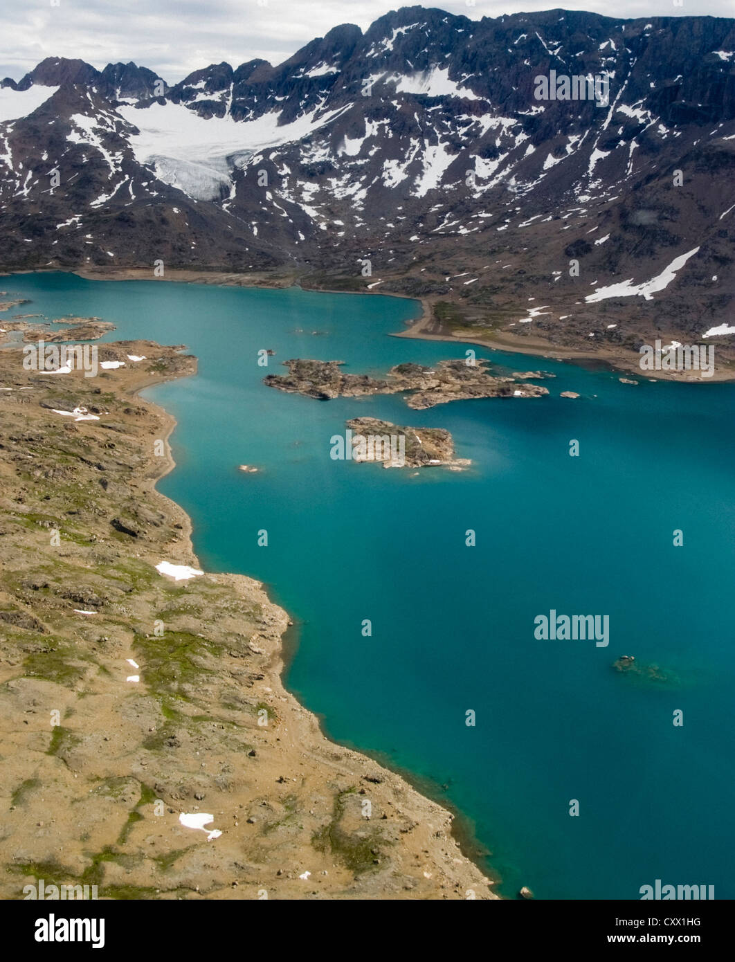Grönlands Küste - Luftbild von Grönland Berge und Küste in der Nähe von Kulusuk, Grönland Stockfoto