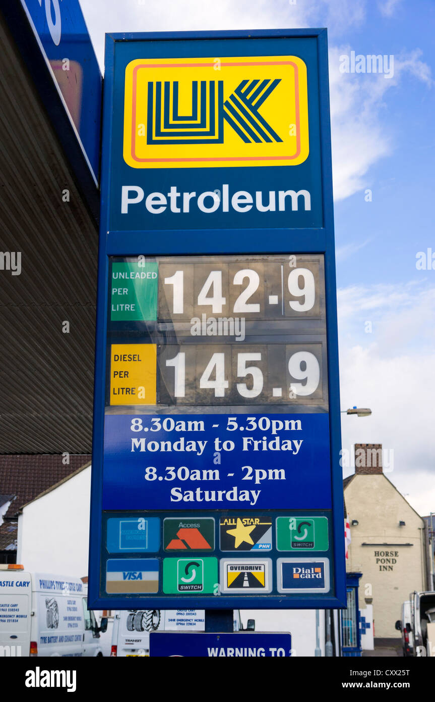 Tankstelle Benzin Preise Board, UK Stockfoto