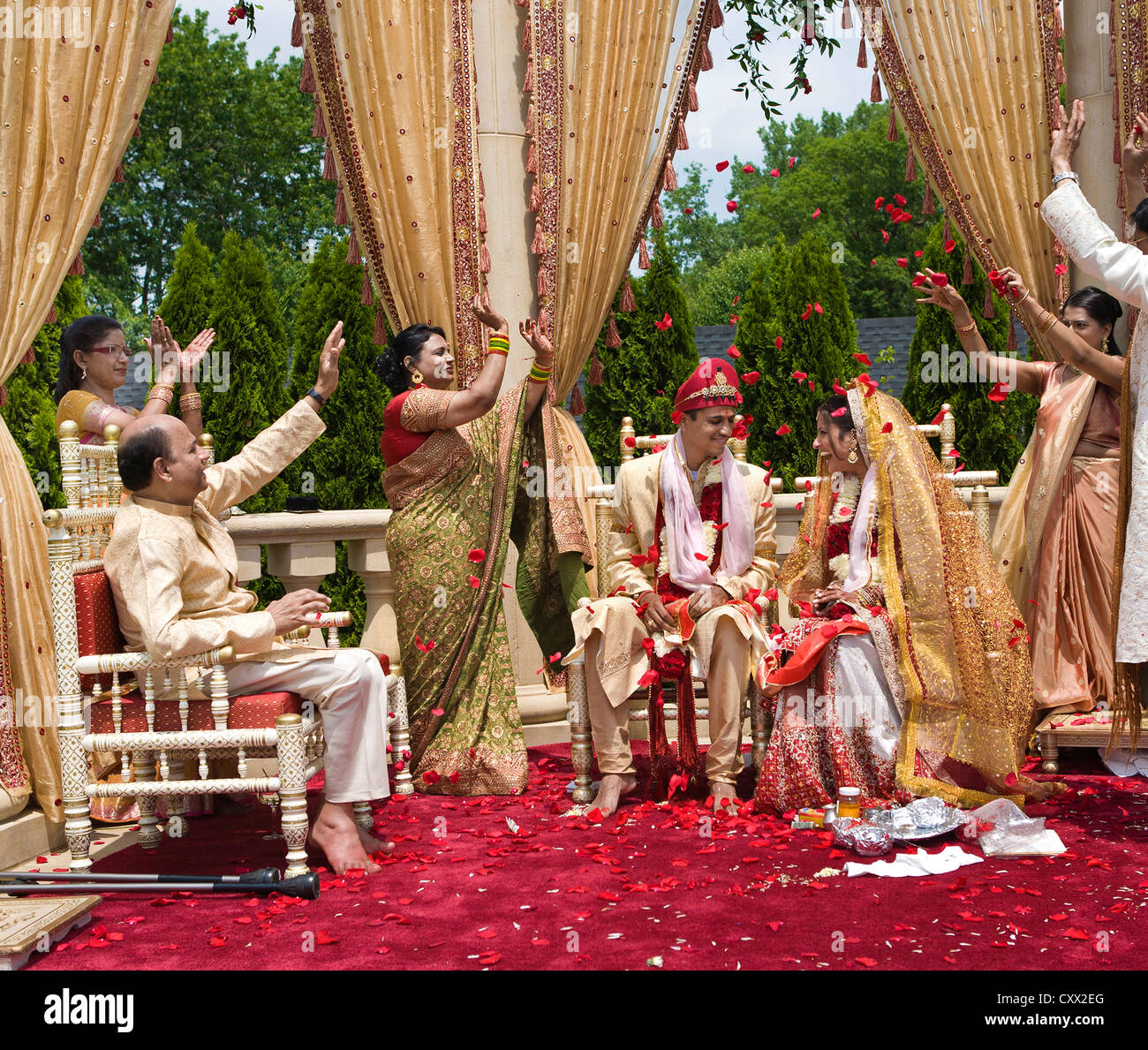 Indische Braut und Bräutigam bei der Hochzeit Stockfoto