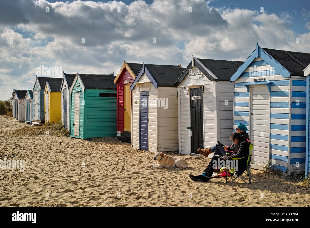 Entspannende außen Strandhütten in Southwold Stockfoto