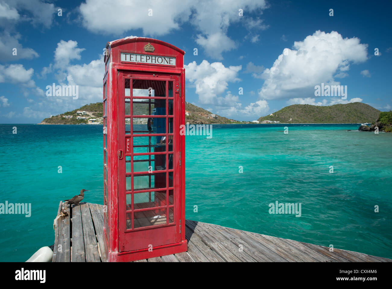 Britische rote Telefonzelle in den British Virgin Islands am Marina Cay Stockfoto