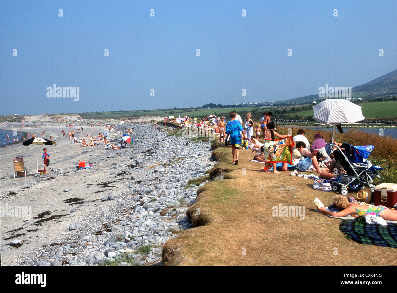 ∫Bishop des Quartals Ballyvaughan, einem sonnigen Sommertag am Strand Stockfoto