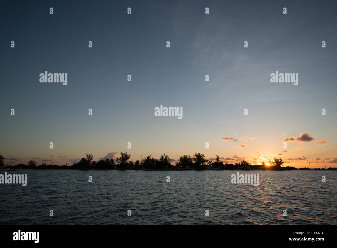 Sonnenuntergang auf einer tropischen Insel (Anegada) in den Britsh Virgin Islands Stockfoto