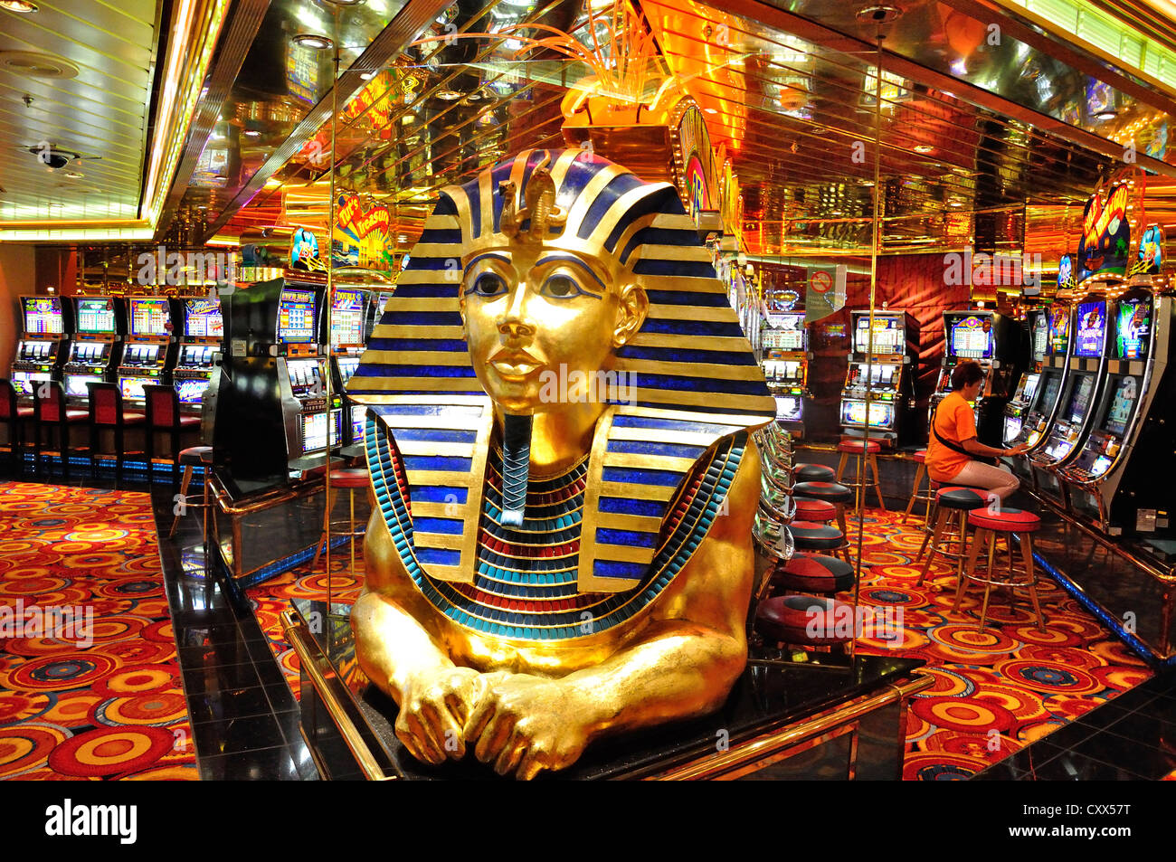 "Tal der Könige" Spielautomaten im Casino-on-Board-Royal Caribbean "Grandeur of the Seas" Kreuzfahrt Schiff, Mittelmeer, Europa Stockfoto