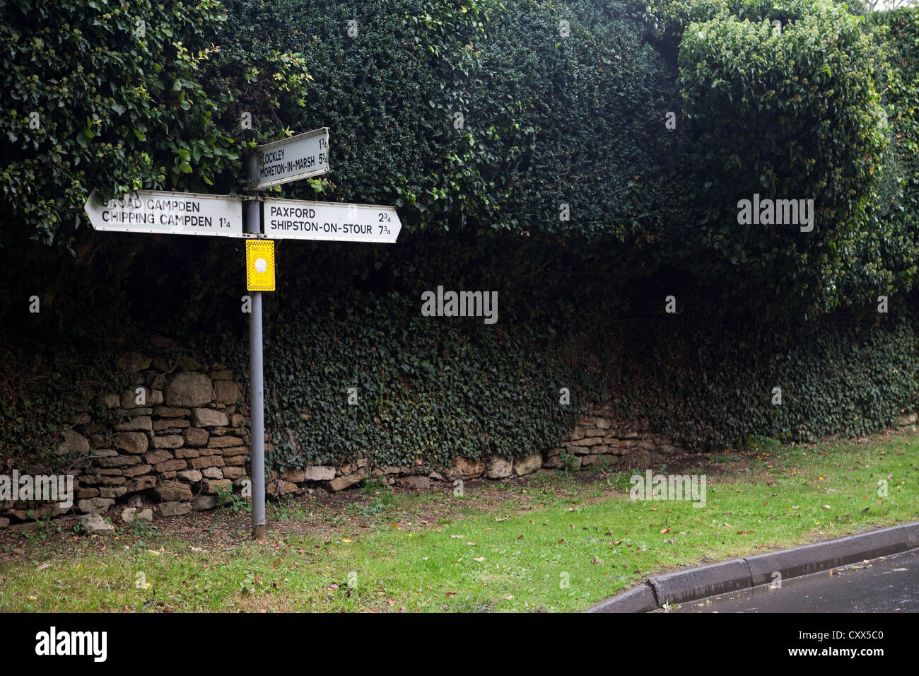 Straßenschild in den Cotswolds, England Stockfoto