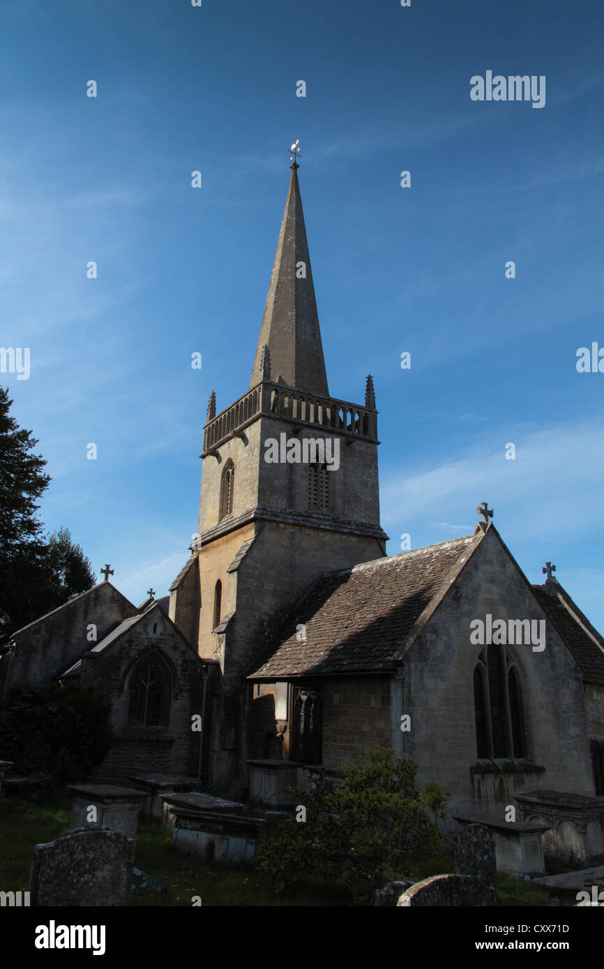 Friedhof der St. Thomas Beckett Kirche, Box Dorf Corsham, Wiltshire Stockfoto
